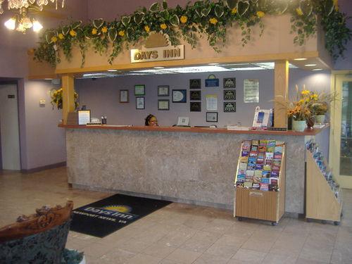 Days Inn By Wyndham Newport News Interior foto